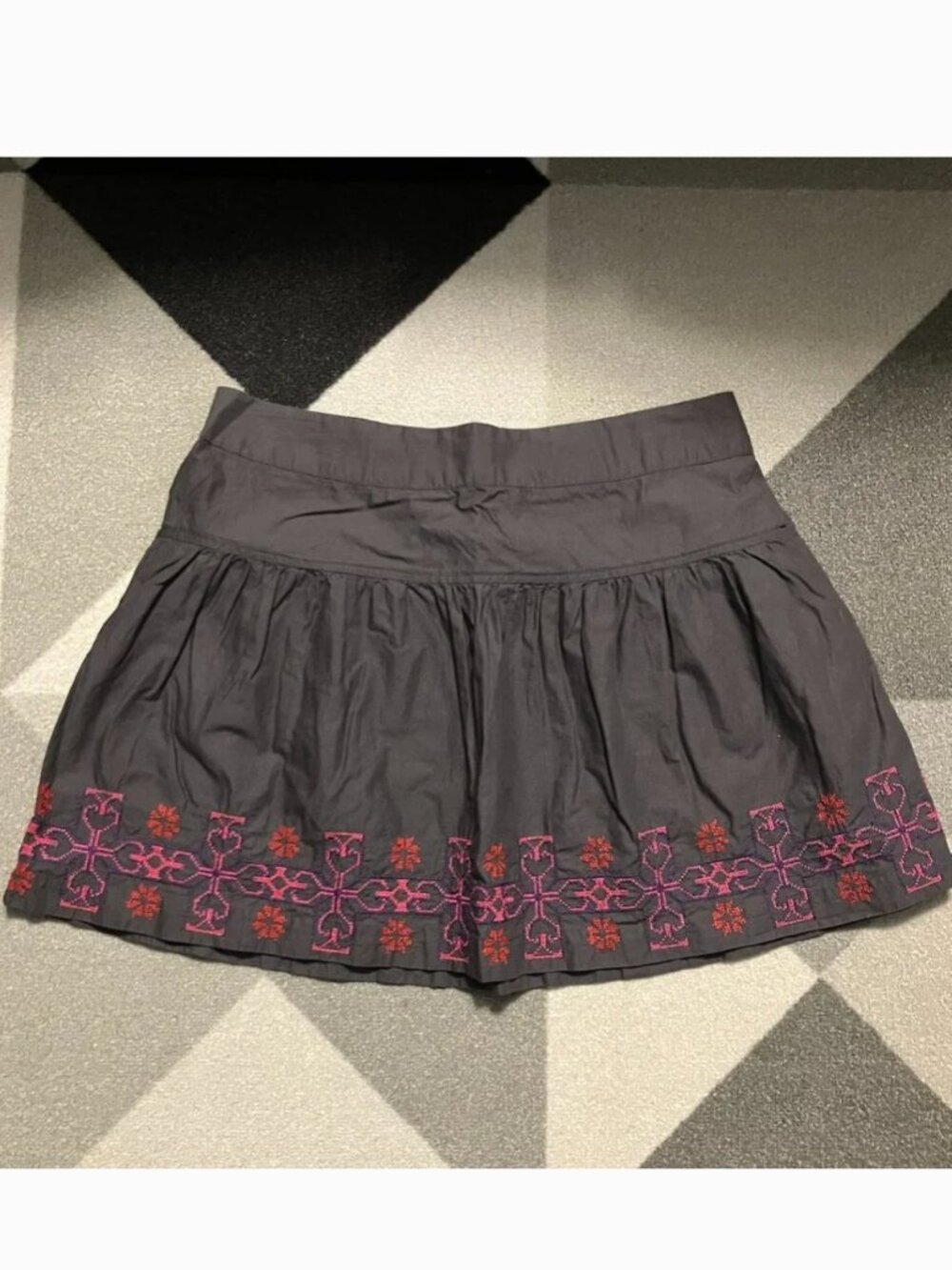 American Eagle Gray Embroidered Pull-on Mini Skirt Women's‎ Size L